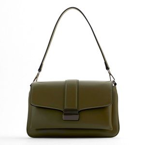 Shoulder Bag With Metal Piece